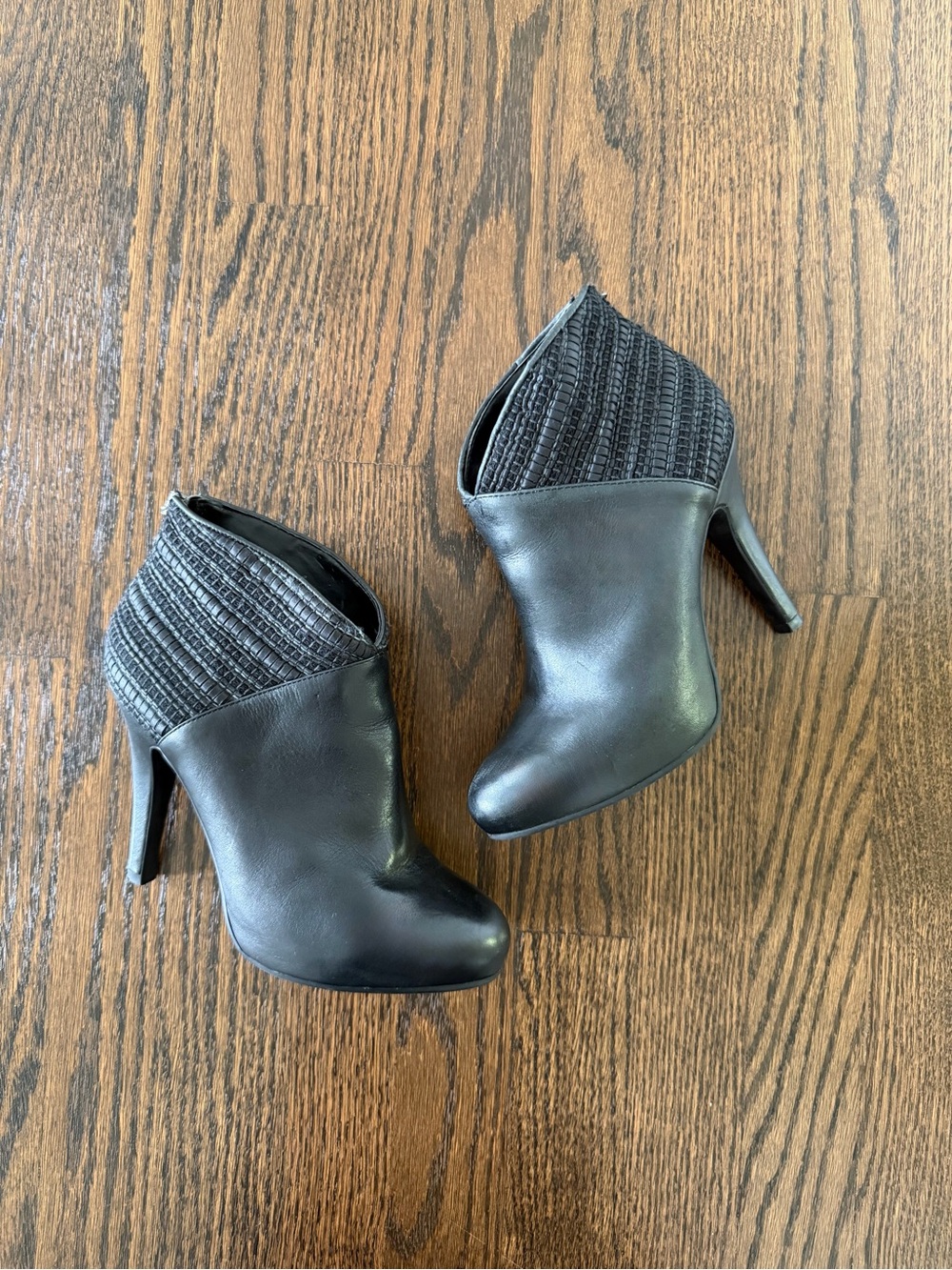 me too Black Leather Ankle Booties with Knit Cuff
